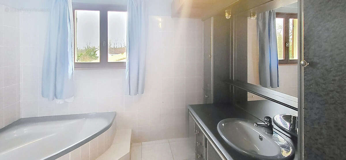 Maison à SAINT-ETIENNE-D&#039;ORTHE