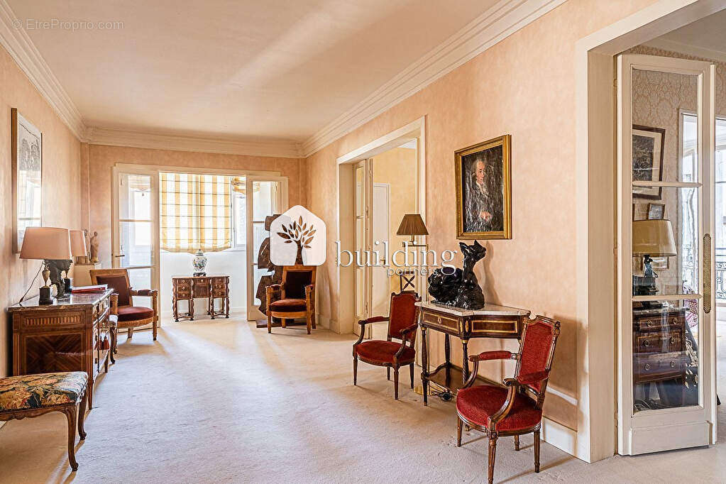 Appartement à PARIS-16E