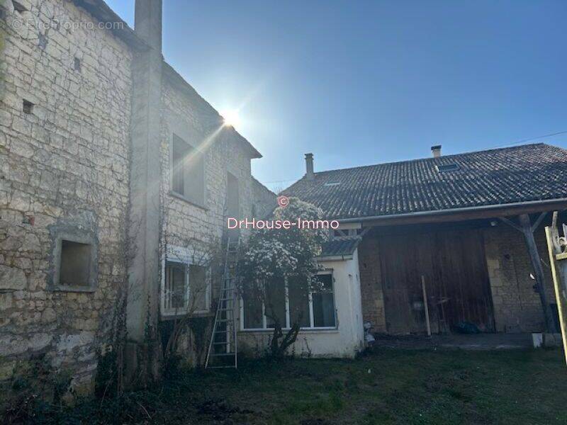 Maison à BONNEUIL-MATOURS