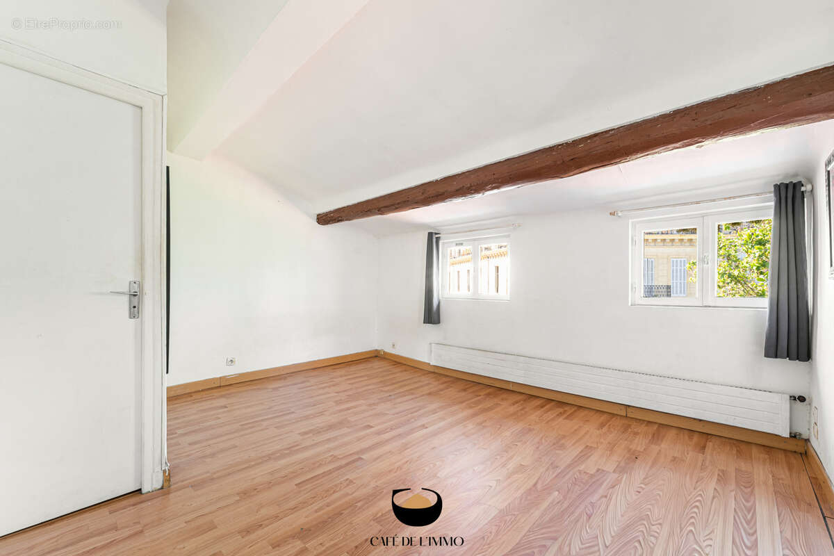 Appartement à MARSEILLE-1E