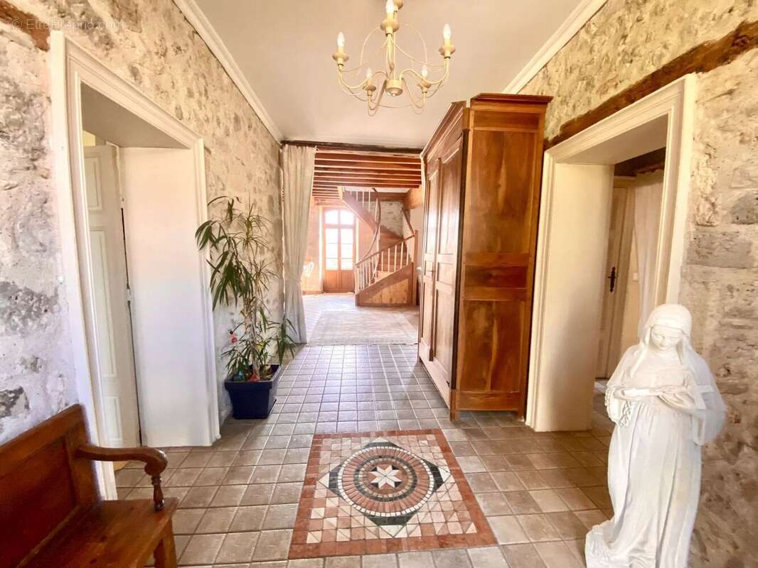 Maison à FREGIMONT
