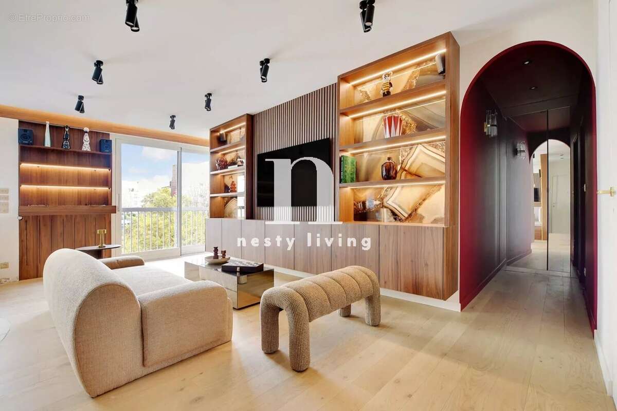 Appartement à PARIS-16E