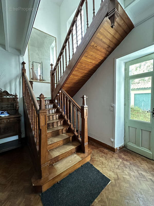 Maison à LA ROCHE-CHALAIS