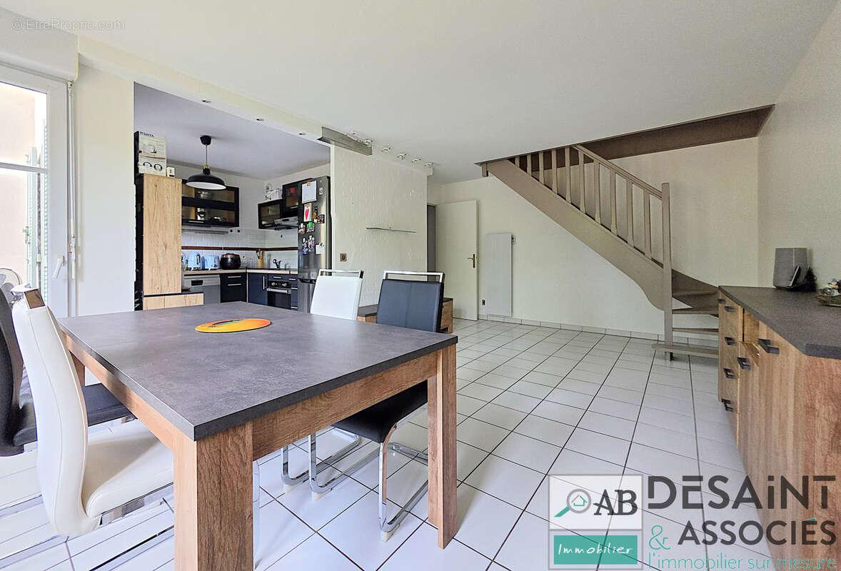 Appartement triplex T4 76m2 Balcon Box - photo 3