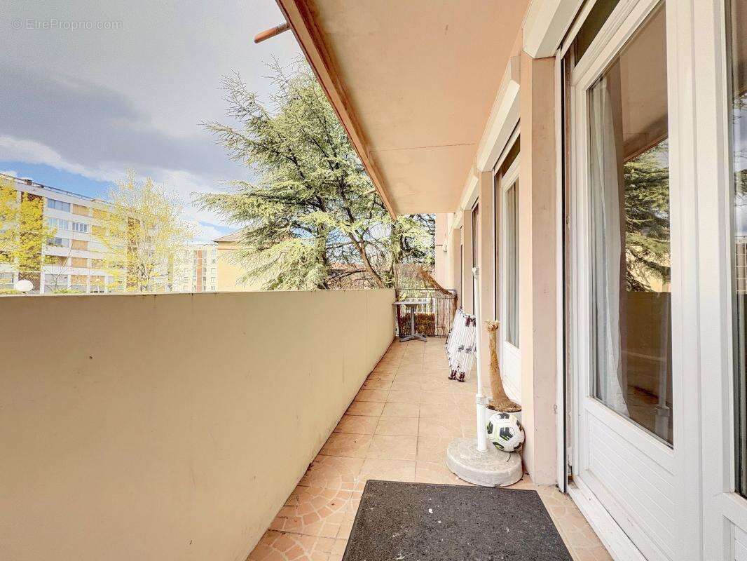 Appartement à CHENOVE