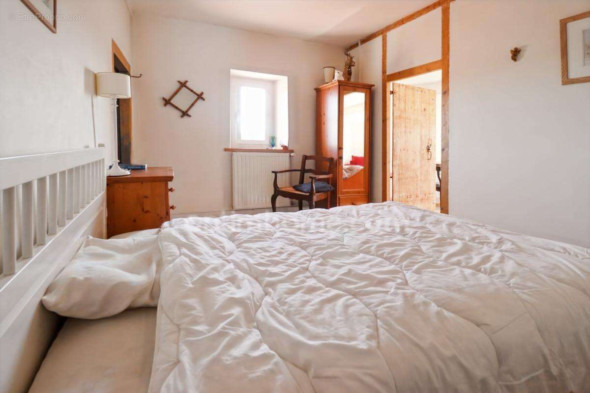 Maison de Charme et de Caractère de 353 m² - 9 Pièces - 6 Chambres sur parcelle de 662 m² - BELLAC 87300 - photo 24