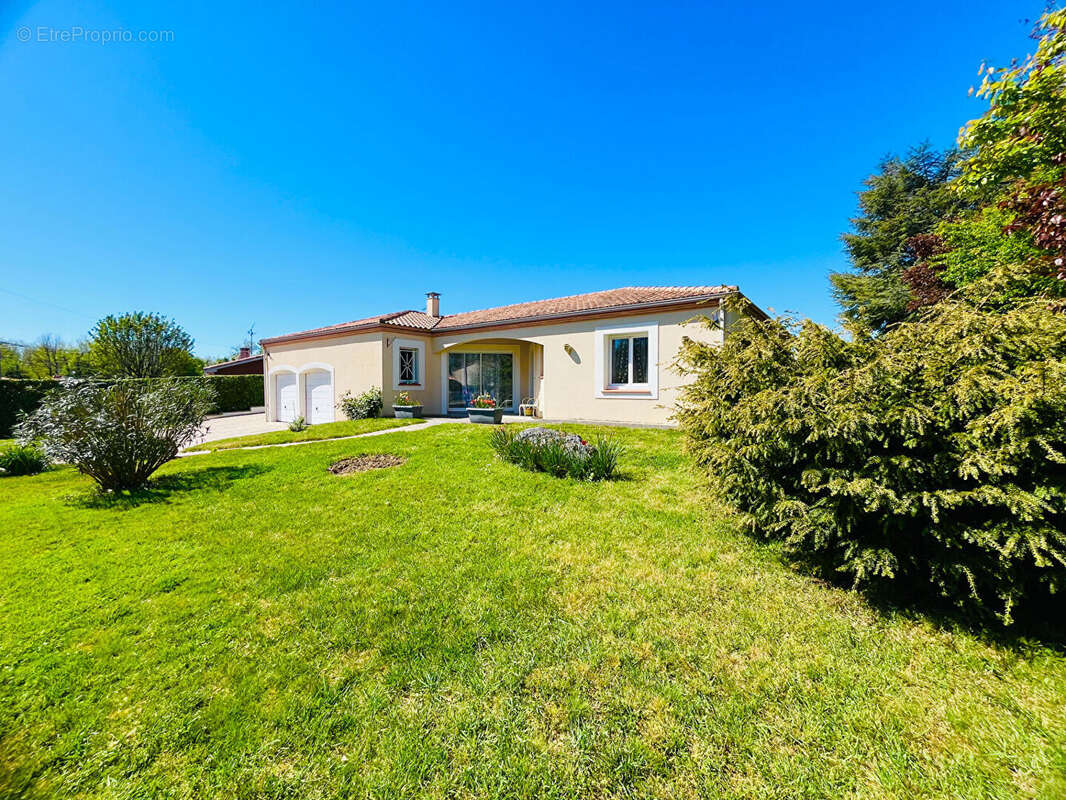 Maison à PUJOLS