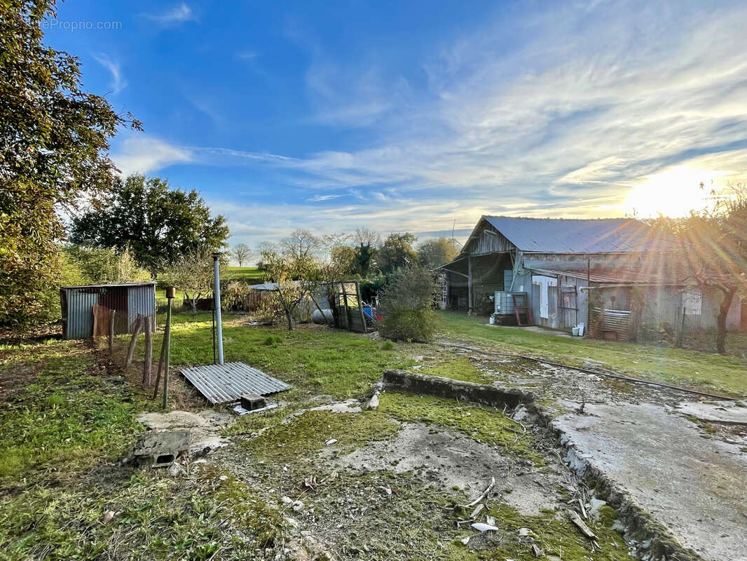 Maison à LA CHAPELLE-BATON