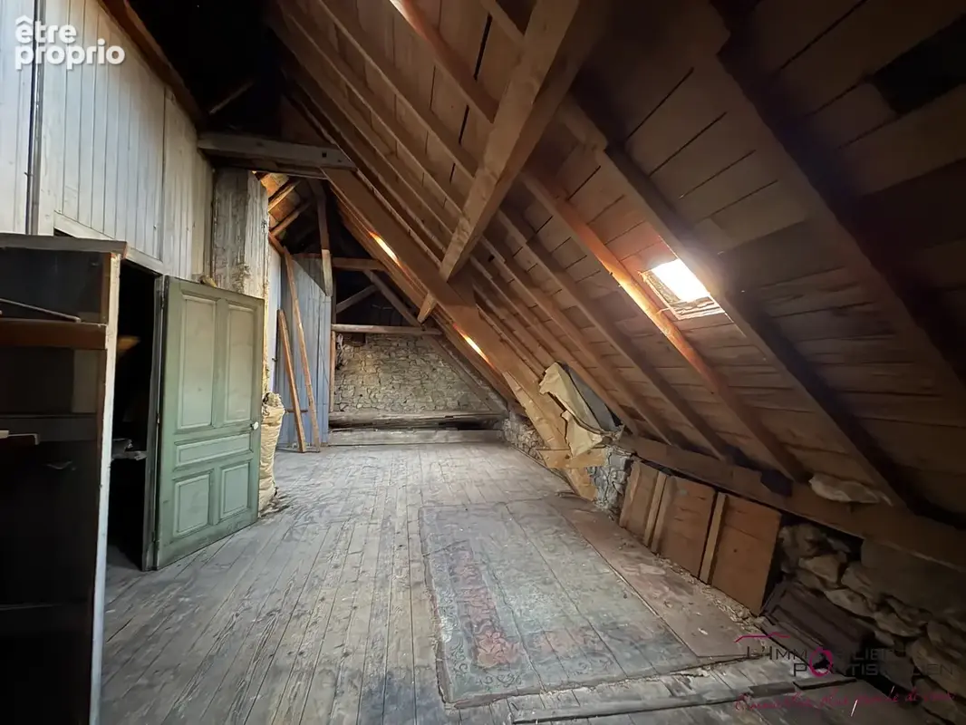 Frasne : maison individuelle offrant de beaux volumes, fort potentiel, garage - photo 5