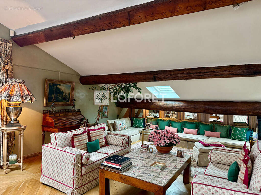 Appartement à MARSEILLE-1E