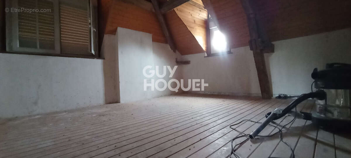 Maison à SAINT-CYR-DU-RONCERAY