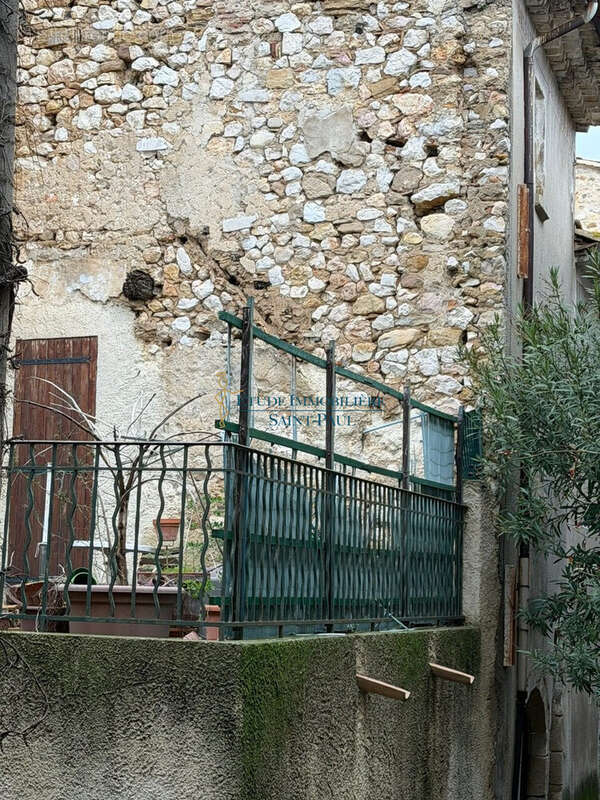 Maison à SAINT-SATURNIN-DE-LUCIAN