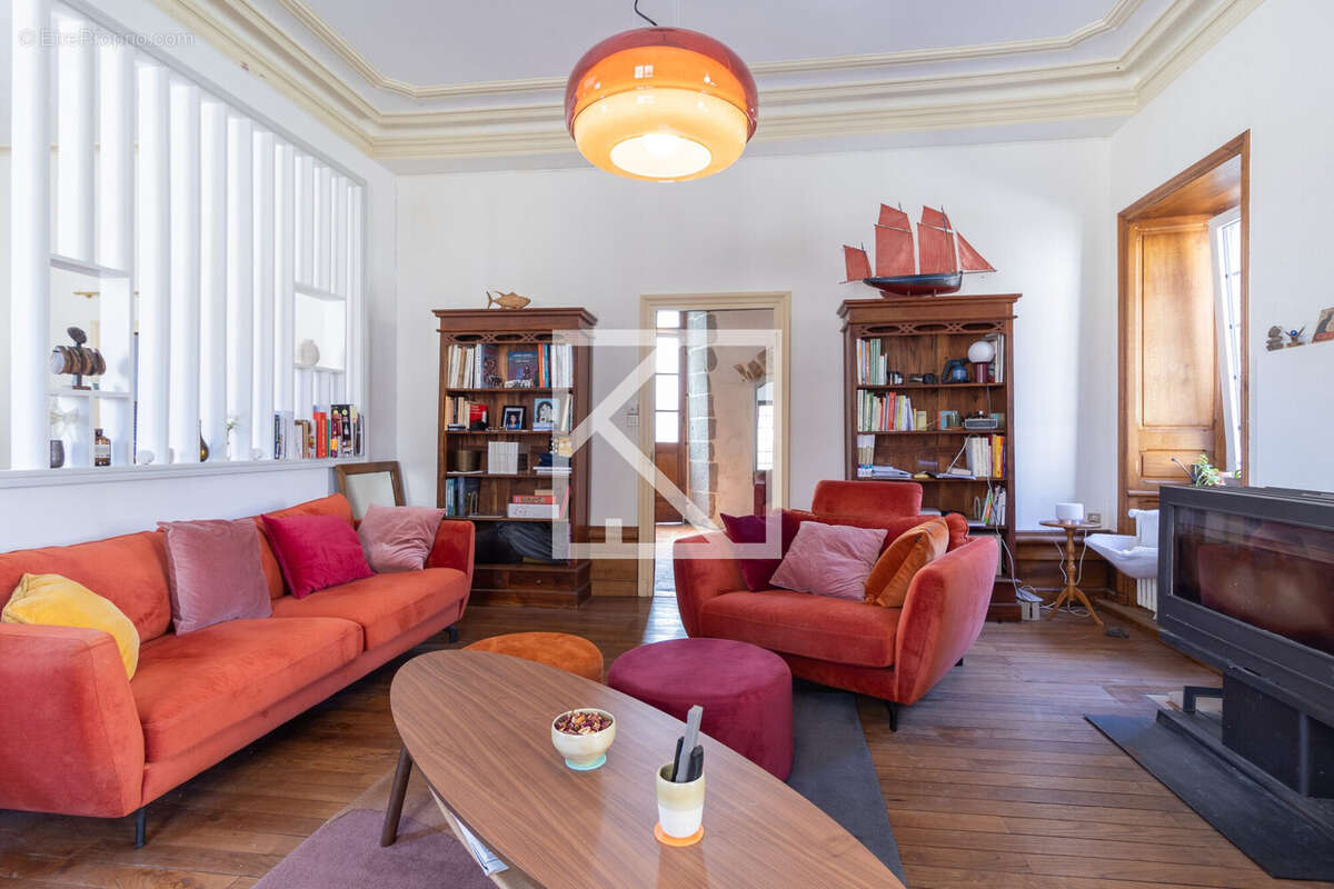 Maison 220 m² à Argenton-Chateau  - photo 5