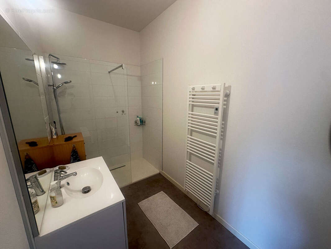 À vendre Maison/Appartement T5 entièrement rénové proche gare avec terrasse - photo 11