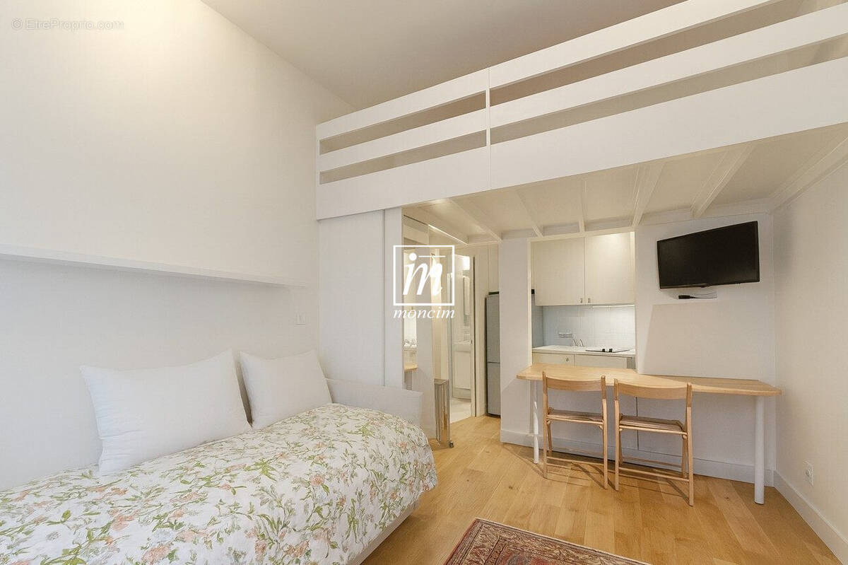 Appartement à PARIS-8E