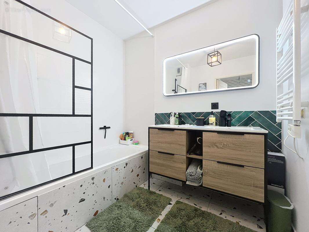 Appartement à VILLENEUVE-LOUBET