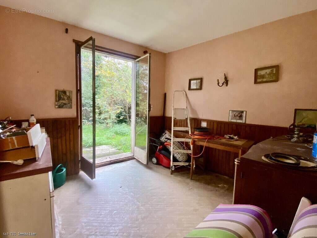 Prix Négociable : Maison Plain Pied à Rénover centre Aunac - photo 18