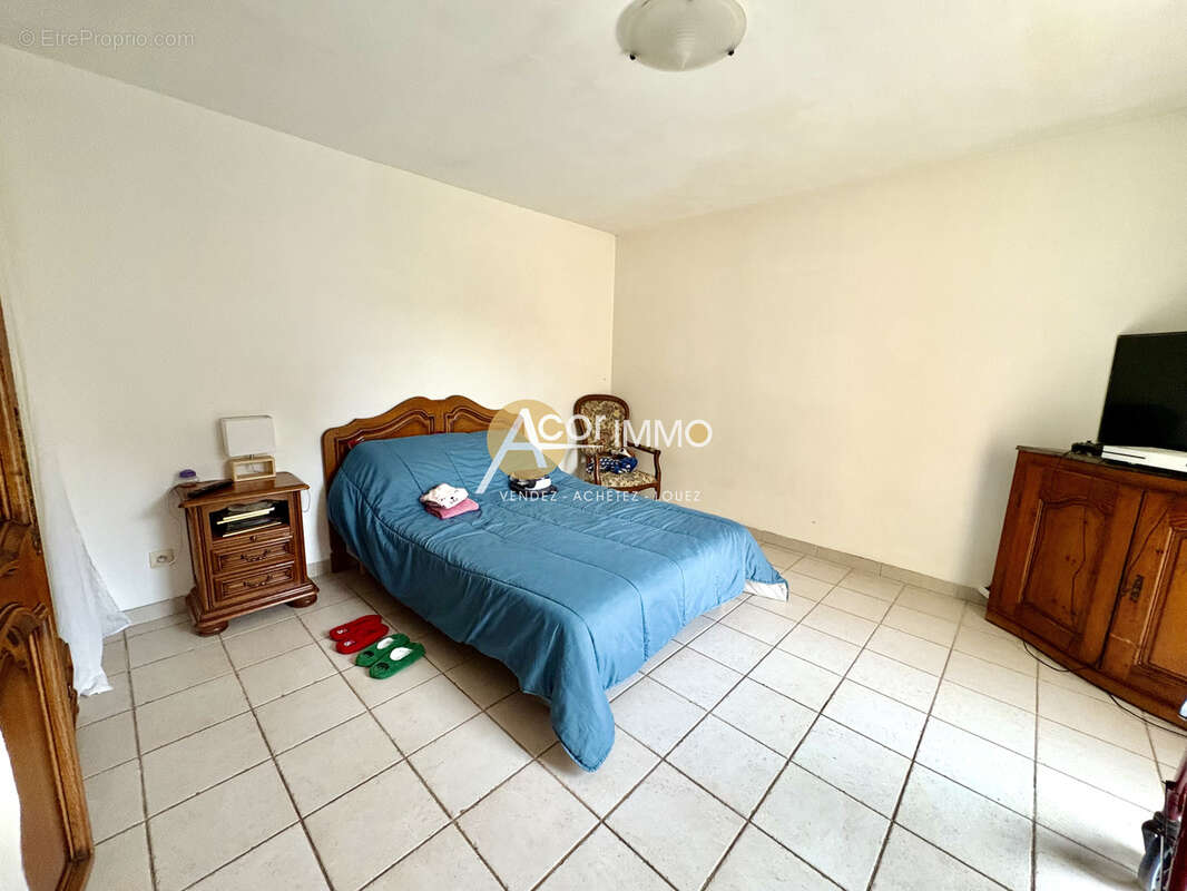 JANAS, très jolie propriété sur un terrain de 1100m2 villa+ dépendance de type 2+ piscine - photo 8