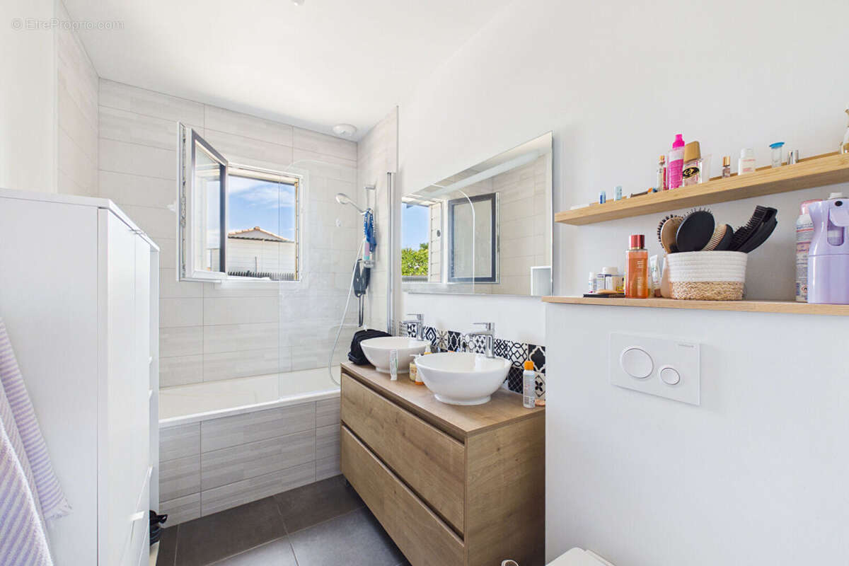 Maison de plain-pied de 2021 - 3ch et 1 bureau + studio - piscine - photo 12