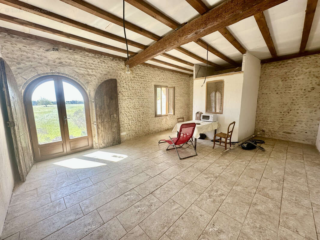Moulès(13) : Authentique Mas T10 du XVIIIème de 252 m2 + Dépendances sur 1.9 hectare - photo 8