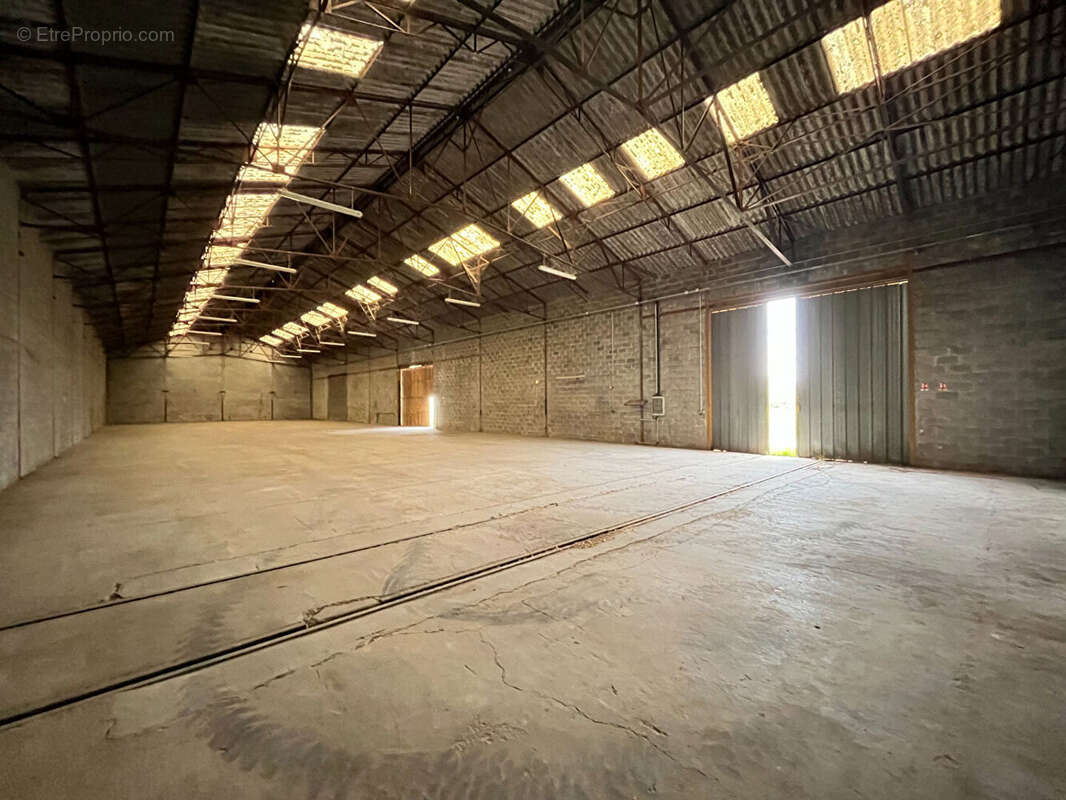 Commerce à CERCY-LA-TOUR