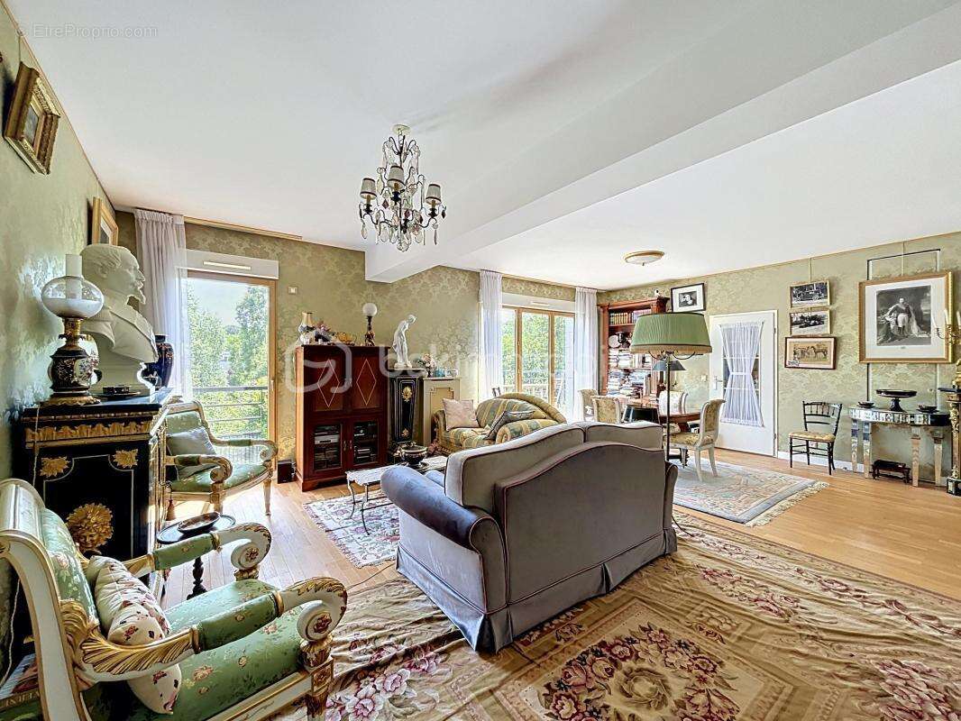 Appartement à MARNES-LA-COQUETTE