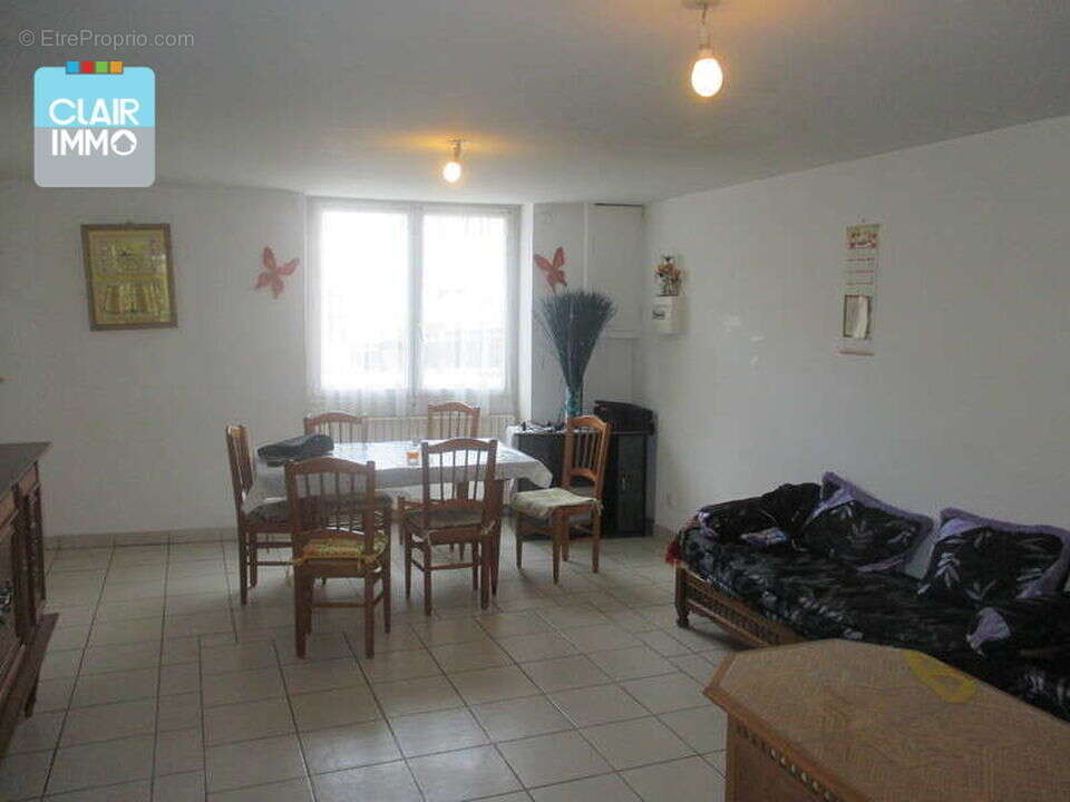 A SAINT-ALBAIN PROCHE MACON MAISON 5 PIECES DE 150 M2 SUR
