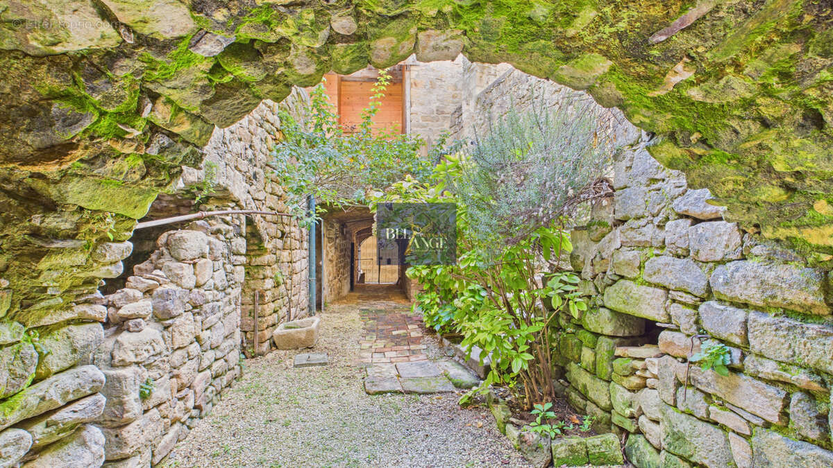 Maison à SAINT-PAUL-LE-JEUNE