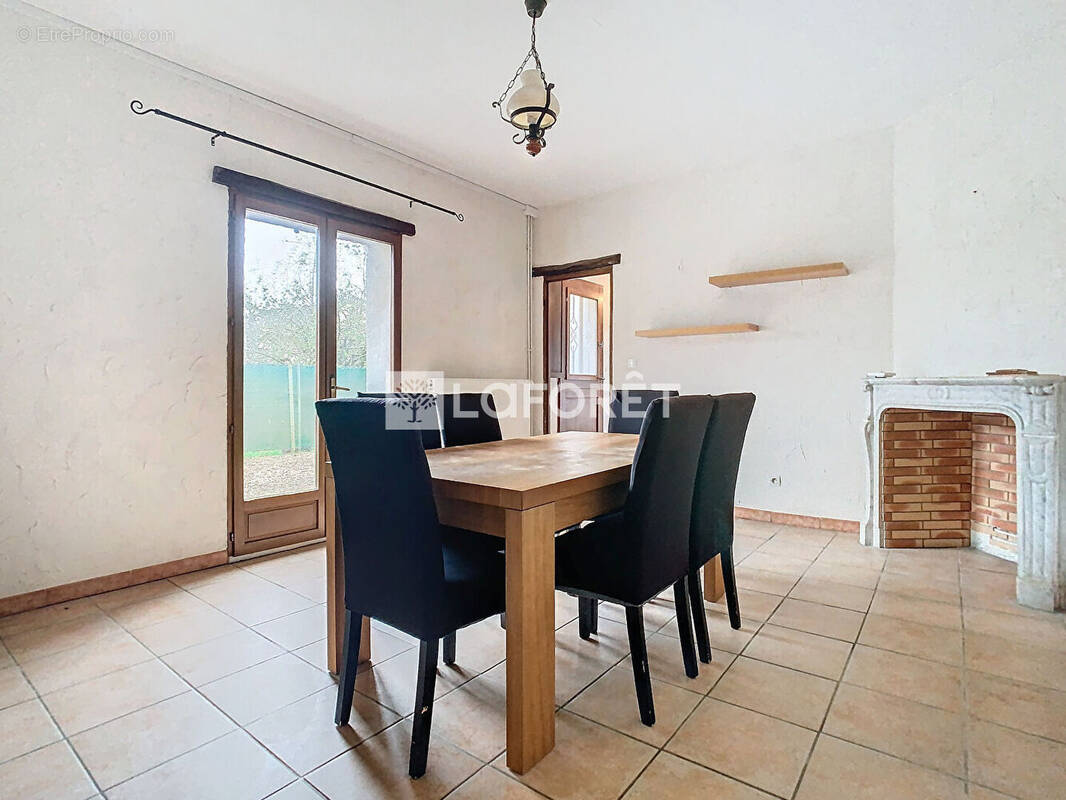 Maison à SAINT-REMY-EN-BOUZEMONT-SAINT-GENEST-ET-ISSON