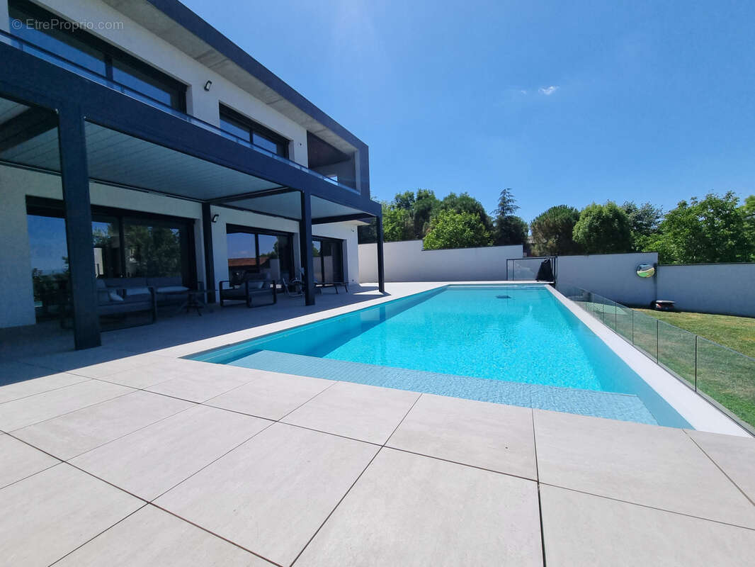 Maison à SAINT-BONNET-LES-OULES