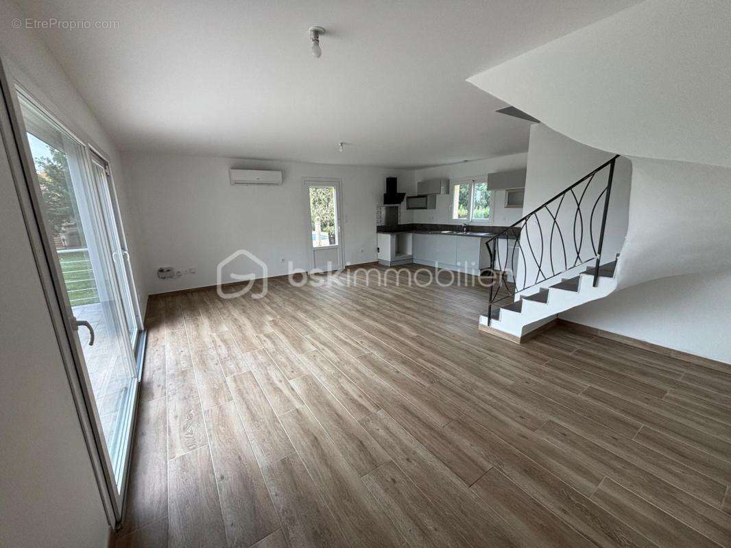 Maison à RIBAUTE-LES-TAVERNES