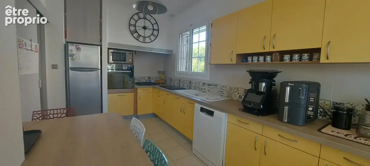 AGDE - Belle maison familiale de 148m² environ sur une parcelle de 862m² avec piscine, forage et dépendance - photo 8