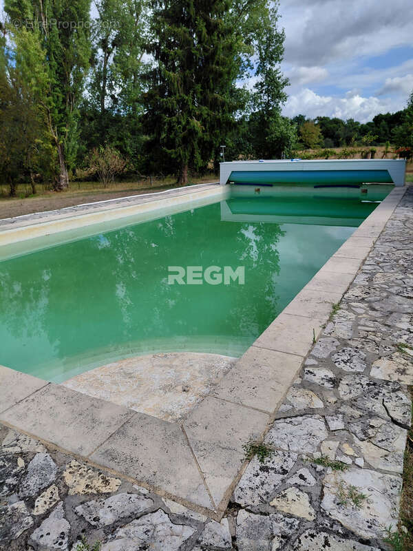 TRES BELLE LONGERE DES 17ème et 19ème siècle sur 20 hectares de praires, 18 et bois 2 avec étang, rivière long - photo 17