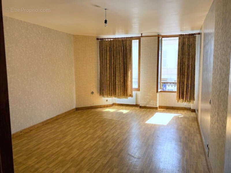 Appartement à VILLENEUVE-L'ARCHEVEQUE