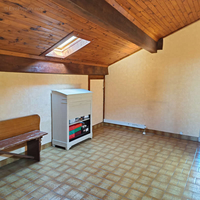 ROUSSILLON, Maison 6 pièces 160m2 habitables + grenier aménagé 68m2 environ, terrain 919m2 environ. - photo 13