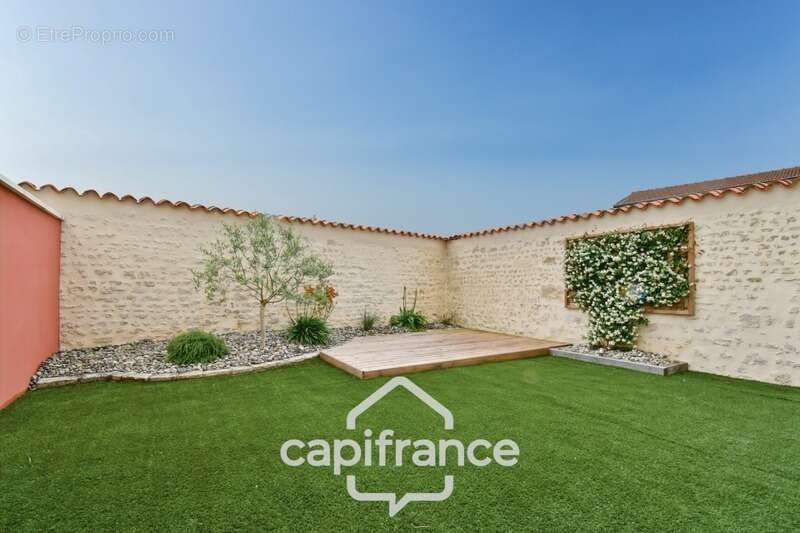 Maison à SAINT-JULIEN-DE-L&#039;ESCAP