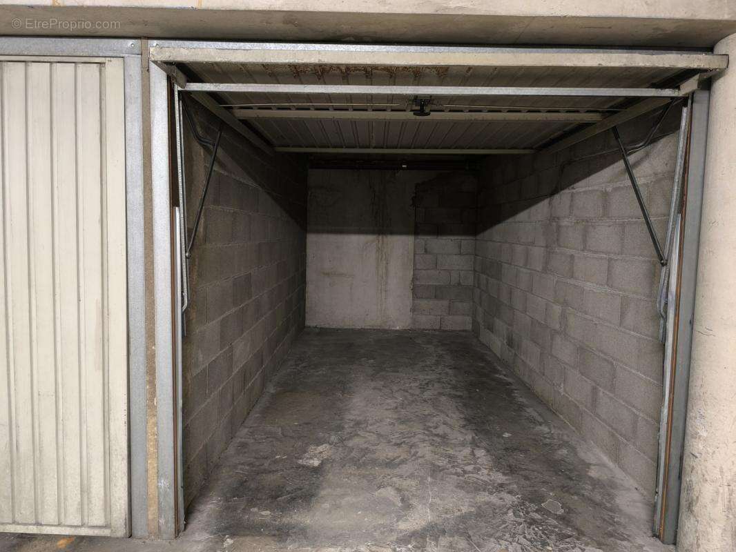 Intra-muros d’Avignon - Garage fermé de 11m2 - photo 2
