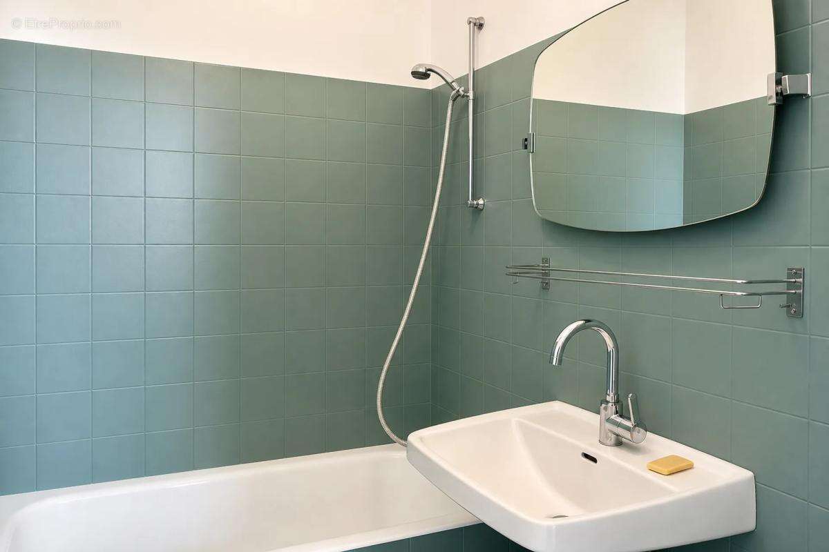 Maison 190 m² rénovée avec goût – DPE C – Jardin & dépendances - photo 13