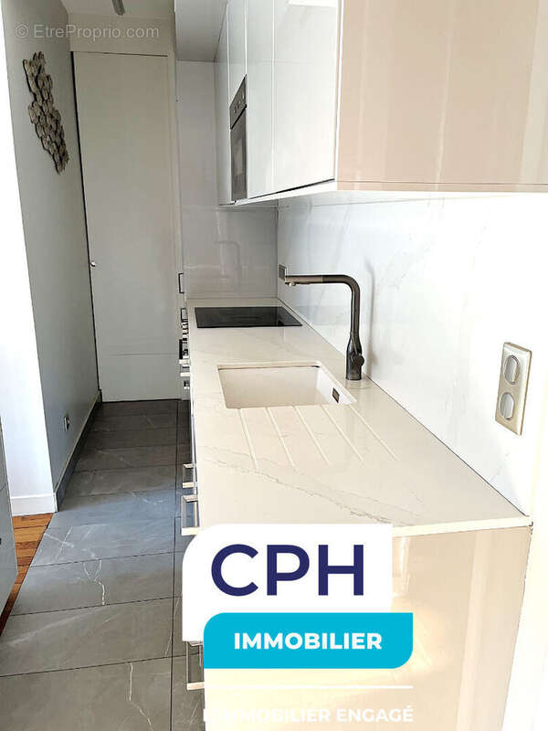 Appartement à PARIS-16E