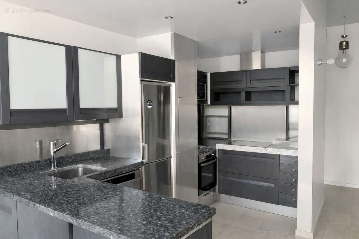 Appartement à COURBEVOIE