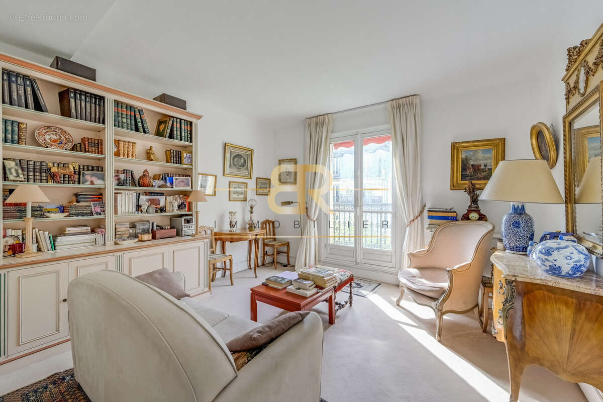 Appartement à PARIS-16E