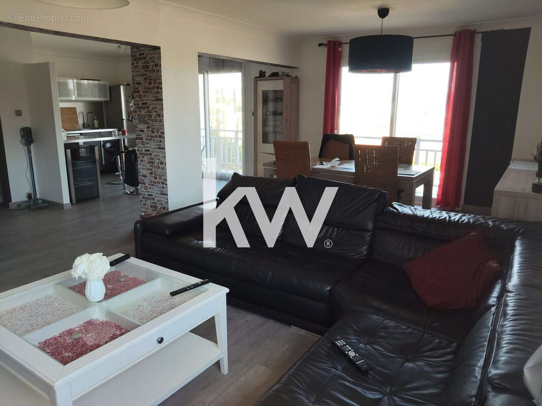 Maison 147 m² à Le Chambon-Feugerolles  - photo 3