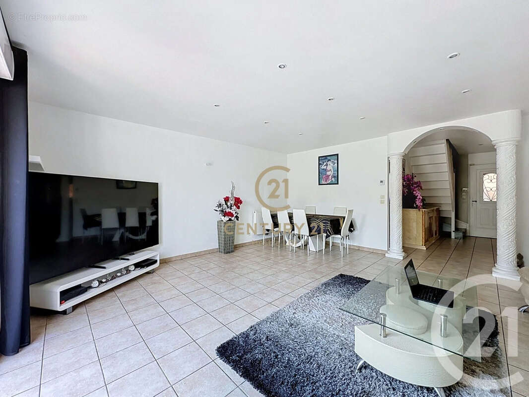 Maison 117 m² à Givors  - photo 4