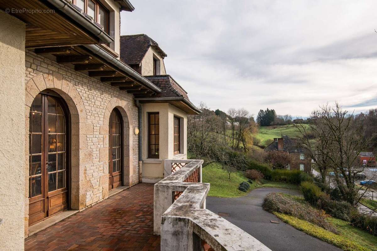 Exlusivité:Maison familiale au coeur  d'un village Corrézien, proche Brive - photo 10