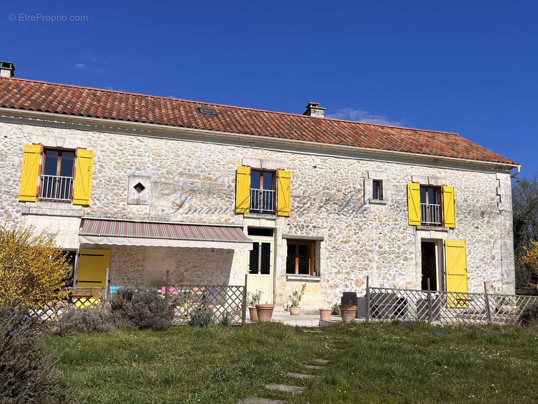 Maison à LEGUILLAC-DE-CERCLES