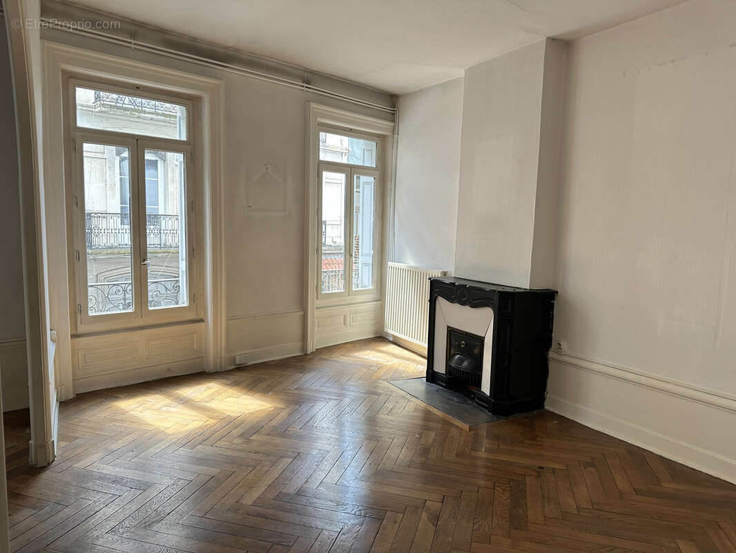 Appartement à SAINT-ETIENNE