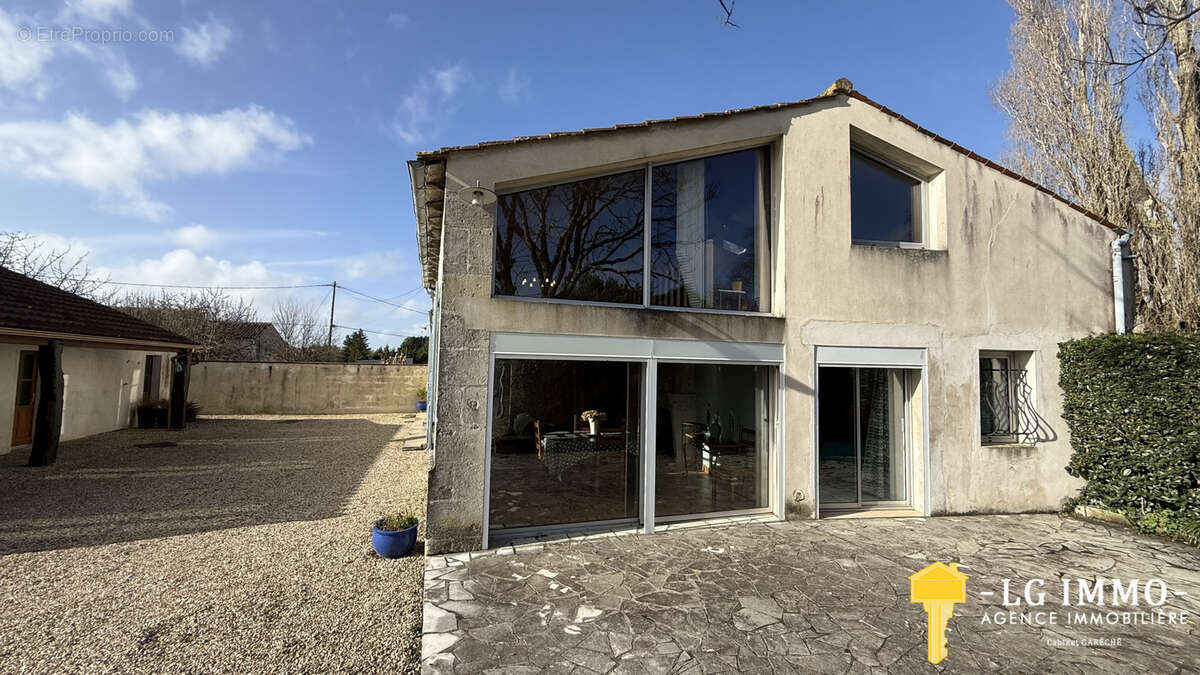Maison à BRIE-SOUS-MORTAGNE