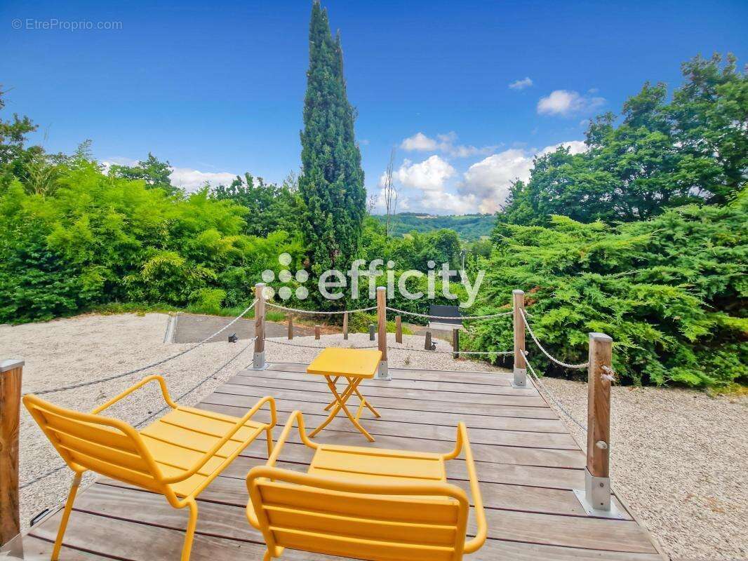 Maison à SAINT-HILAIRE-DE-LUSIGNAN