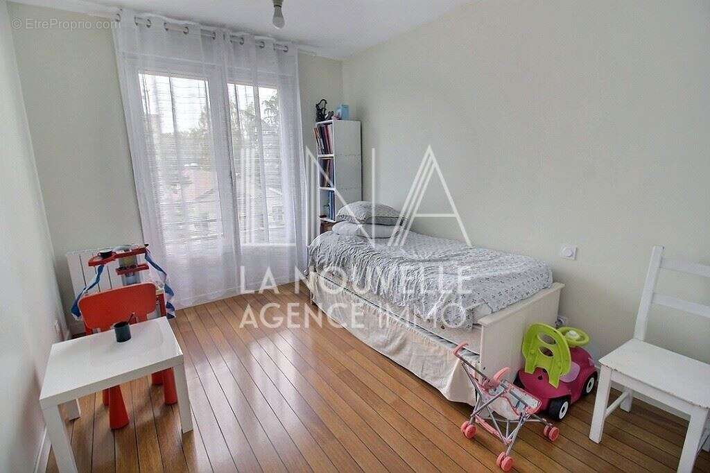 Appartement à LES LILAS