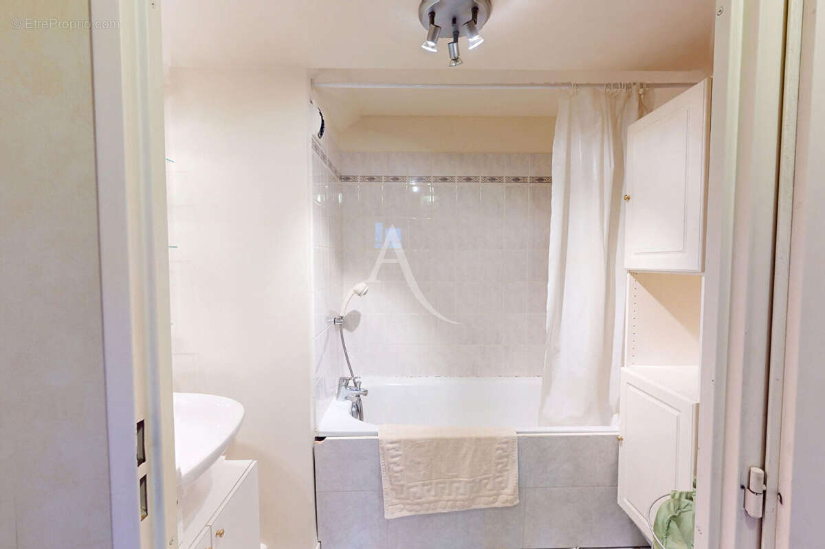 Appartement à VILLENEUVE-LA-GARENNE